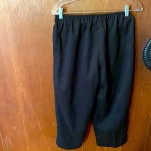Very nice black capris